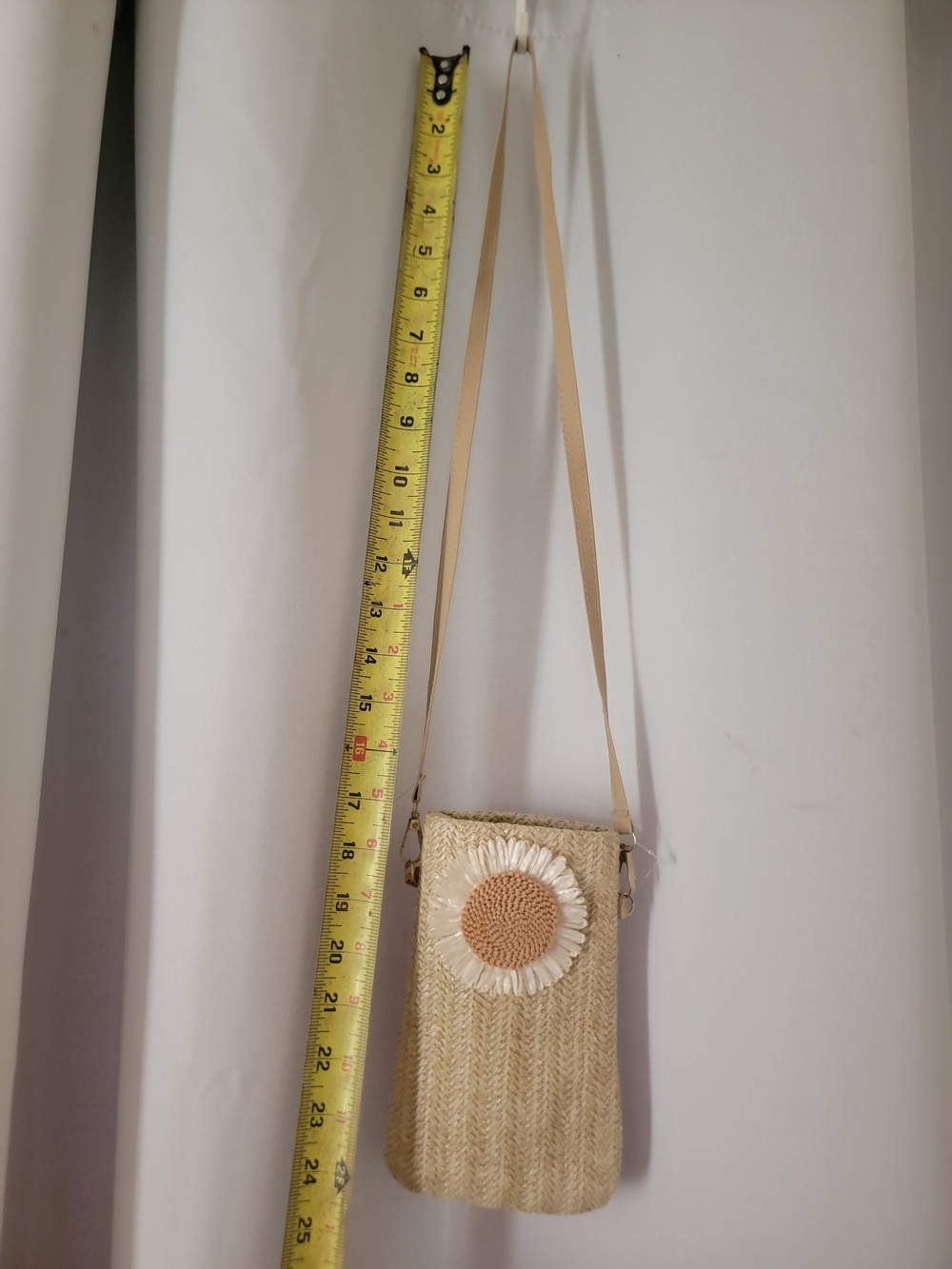 Source Unknown Beige Woven Crossbody with Daisy Motif